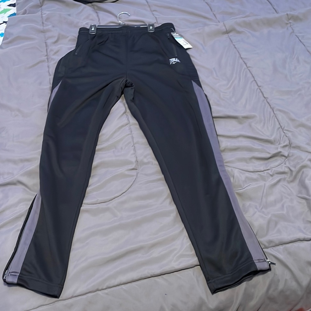 NEW boys black Everlast joggers XL (18/20)